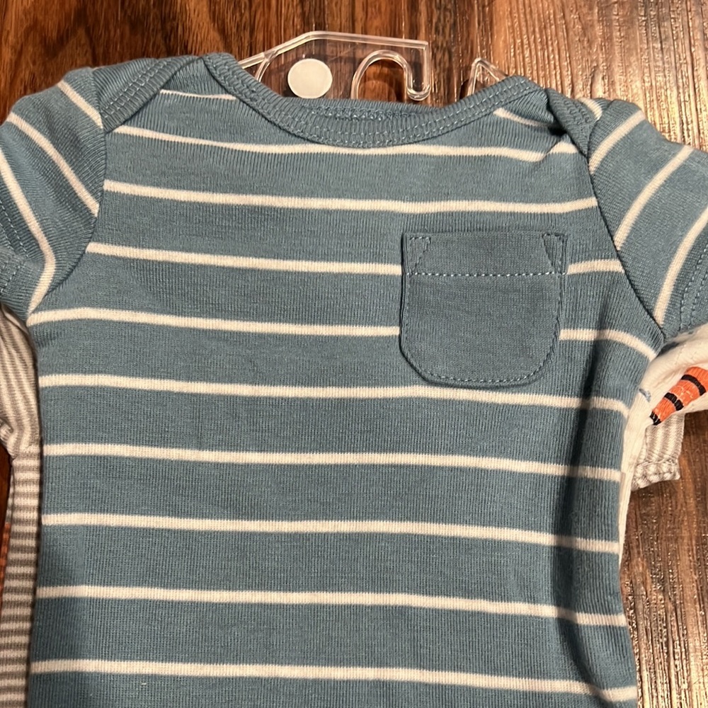 Carter’s Onsie Set - Picture 10 of 13